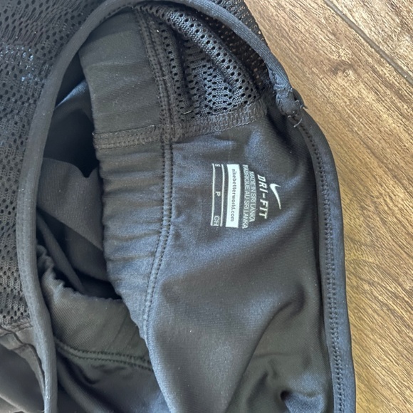 Ladies Nike Size Small Tank Top - Excellent Used Condition - Picture 3 of 3